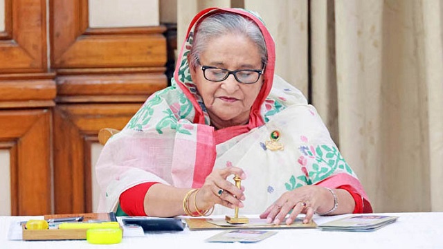 স্বাধীনতা দিবসের স্মারক ডাকটিকিট অবমুক্ত করলেন প্রধানমন্ত্রী