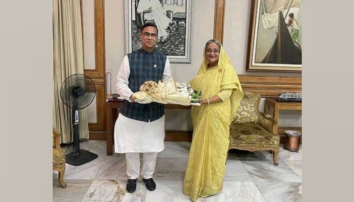 প্রধানমন্ত্রীর সঙ্গে নৌকার প্রার্থী সাজ্জাদুল হাসানের সাক্ষাৎ