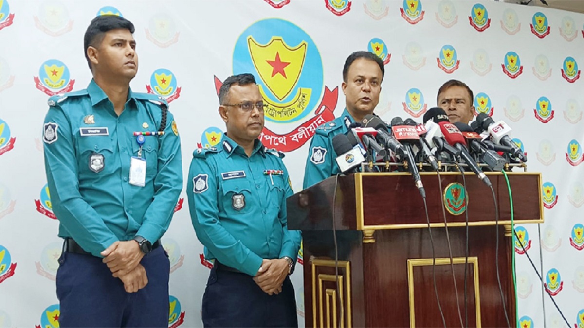 রাজধানীর বেইলি রোডে অগ্নিকাণ্ড : আটক ৩