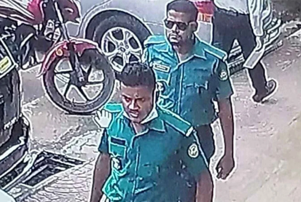 ২০ লাখ টাকা ছিনতাই : দুই পুলিশ কনস্টেবলসহ ৫ জন রিমান্ডে