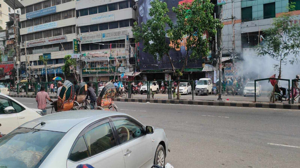 নয়াপল্টনে বিএনপির কার্যালয়ের সামনে ৪ ককটেল বিস্ফোরণ