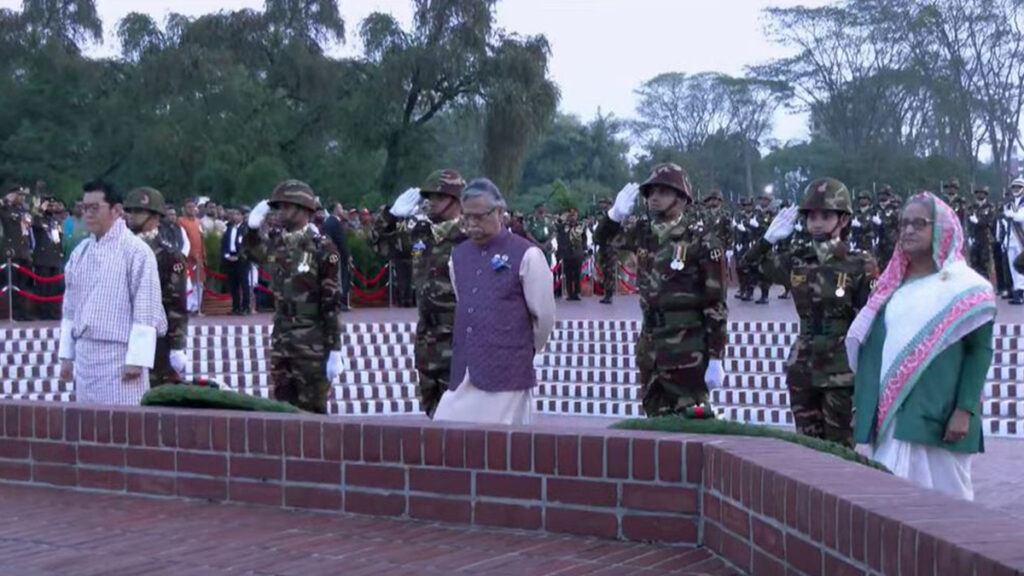 স্বাধীনতা দিবসে জাতীয় স্মৃতিসৌধে রাষ্ট্রপতি-প্রধানমন্ত্রীর শ্রদ্ধা