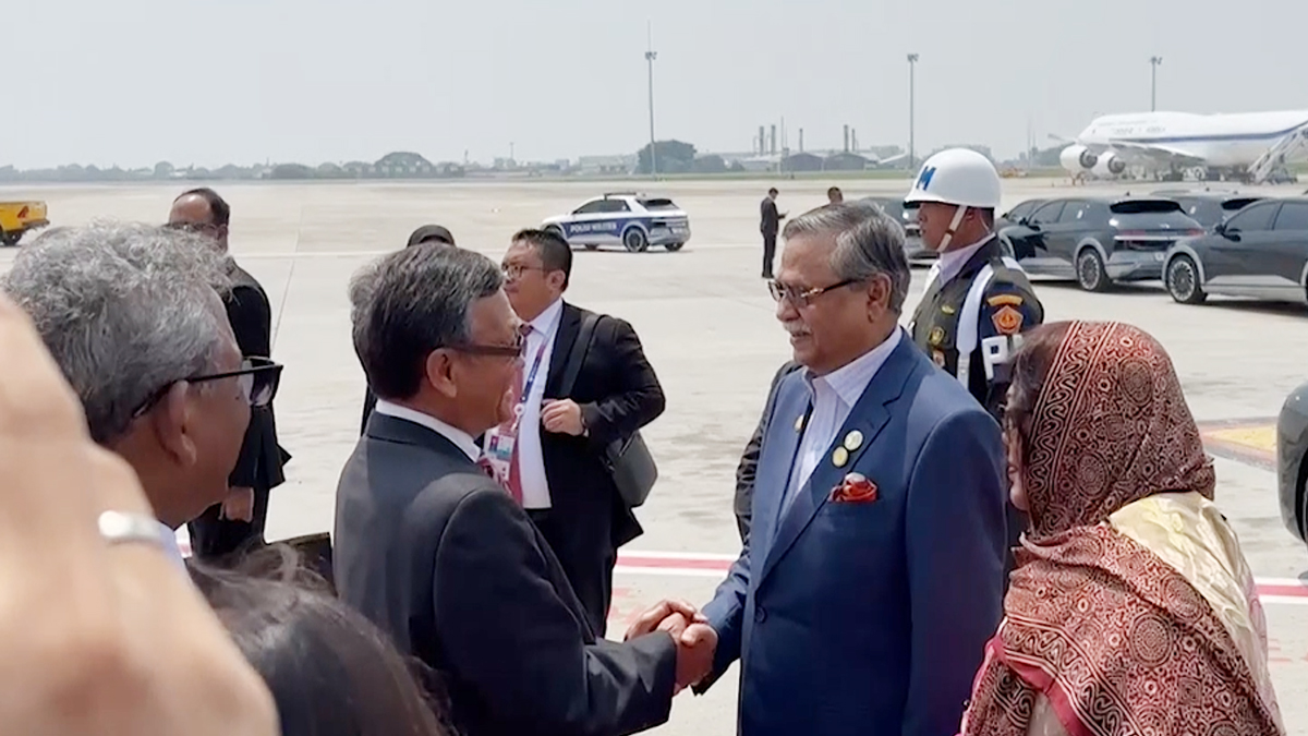 আশিয়ান সম্মেলনে যোগদান শেষে সিঙ্গাপুর গেলেন রাষ্ট্রপতি
