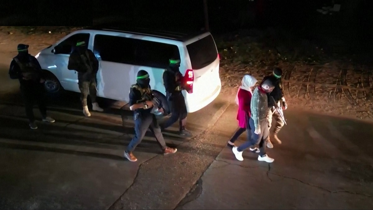 আরও ৮ জিম্মিকে মুক্তি দিলো হামাস, ইসরায়েল ছাড়লো ৩০ জনকে