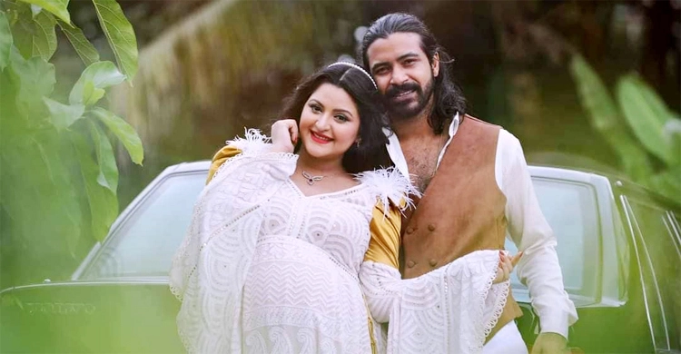 ছেলের বাবা-মা হলেন রাজ-পরীমনি