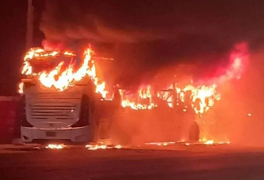 বগুড়ায় রাতে চলন্ত বাসে ভয়াবহ আগুন, যেভাবে বাঁচলেন যাত্রীরা