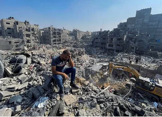 গাজায় মসজিদে ইসরায়েলের হামলা, নিহত ৫০