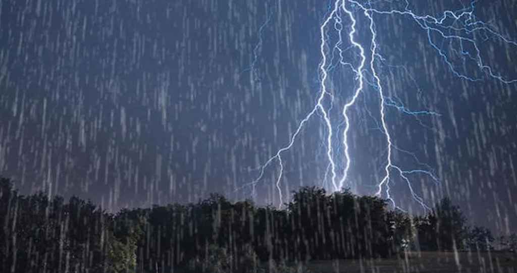 সাগরে আরেকটি লঘুচাপ সৃষ্টির আভাস, বাড়তে পারে বজ্রবৃষ্টির প্রবণতা