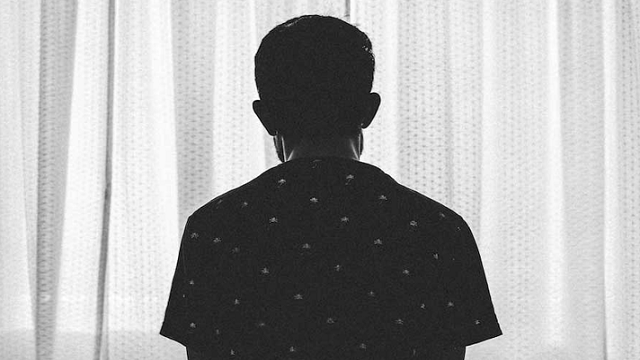 যুবককে তুলে জঙ্গলে নিয়ে ধর্ষণ করলেন ৪ তরুণী!