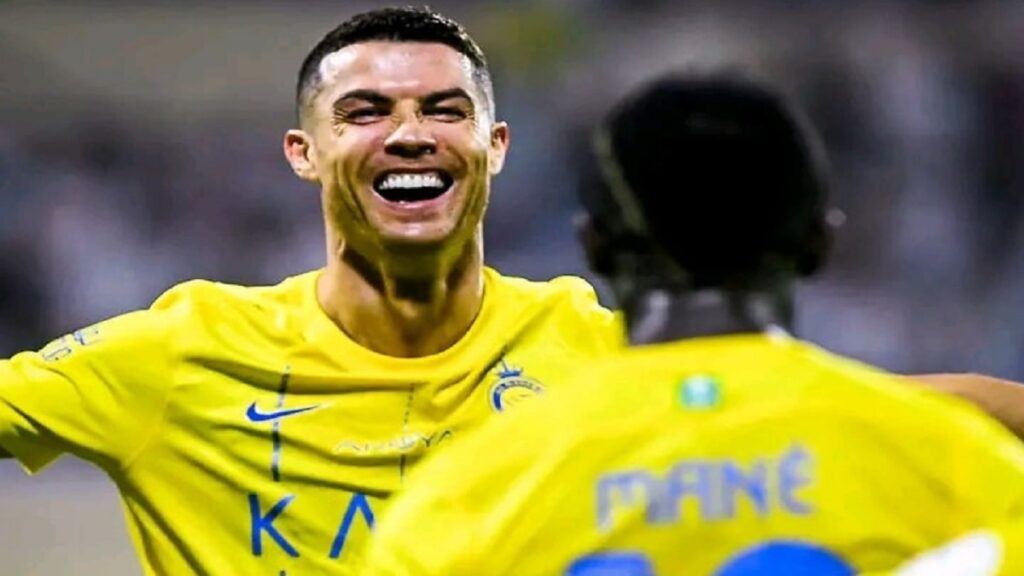 ‘ম্যারাডোনা অ্যাওয়ার্ড’ জিতলেন রোনালদো