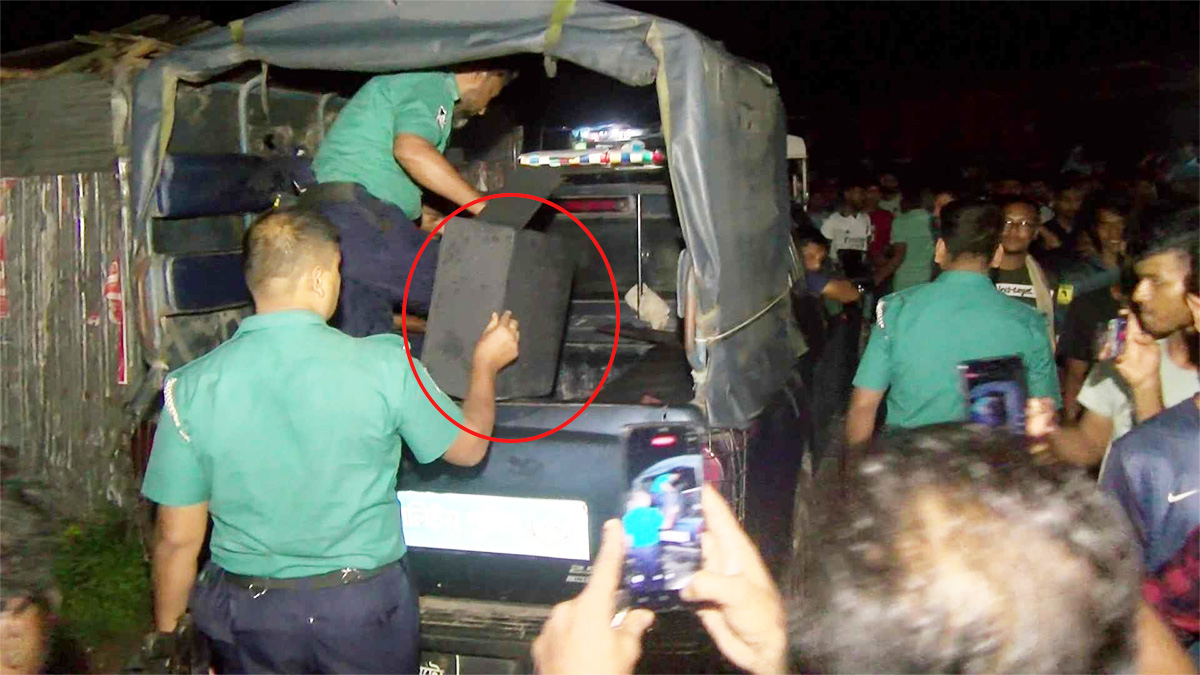 রংপুরে যৌথ বাহিনীর অভিযানে পুকুরে মিললো লকার