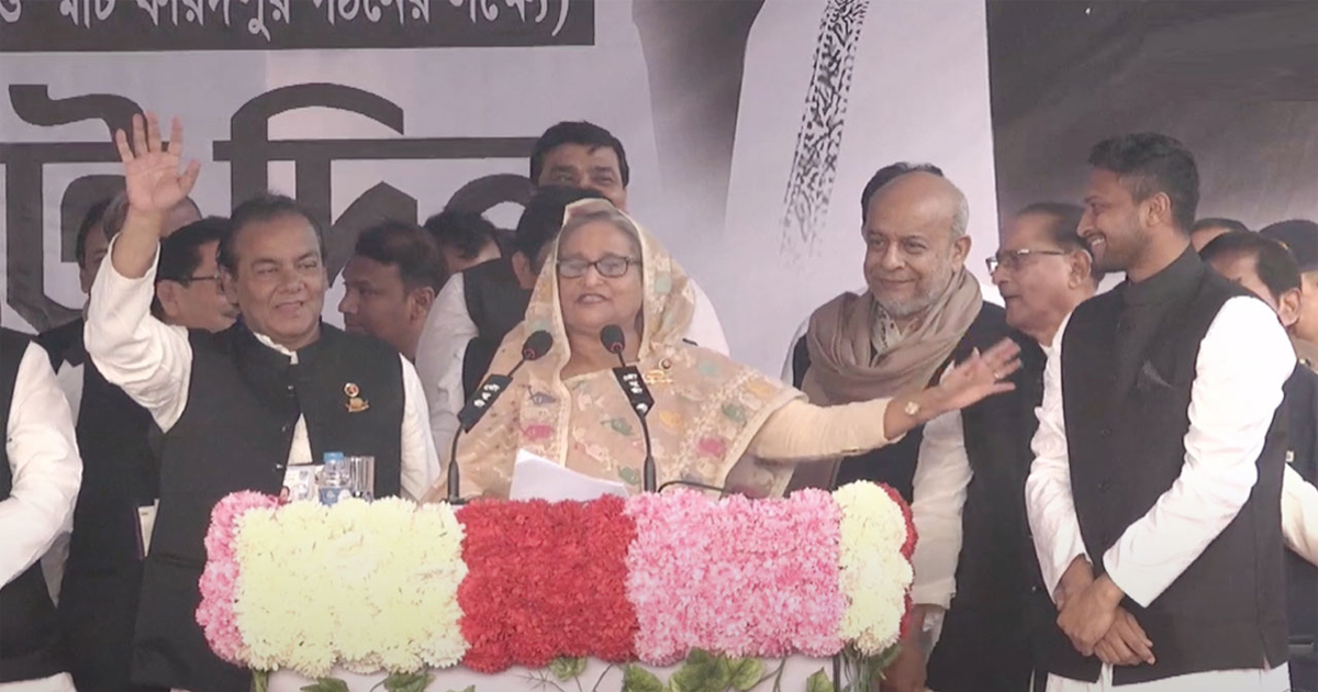 বক্তৃতার দরকার নেই, ভোটের মাঠে ছক্কা মেরে দিও: সাকিবকে প্রধানমন্ত্রী