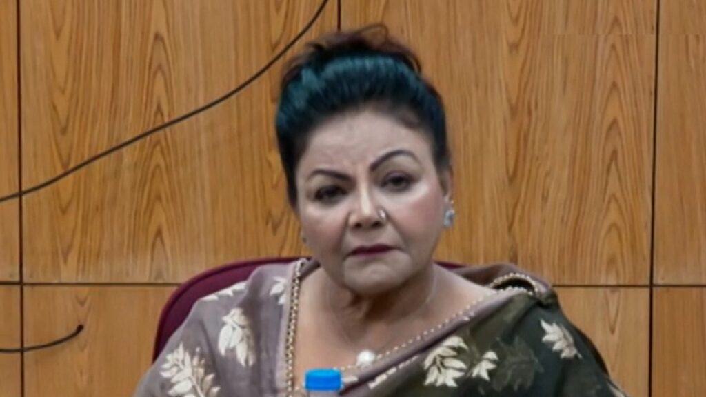 ঢাকা-১ আসনে মনোনয়নপত্র জমা দিলেন সালমা ইসলাম