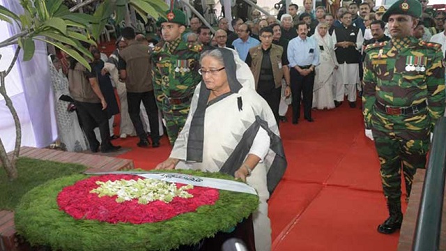 ২১ আগস্ট নিহতদের প্রতি প্রধানমন্ত্রীর শ্রদ্ধা