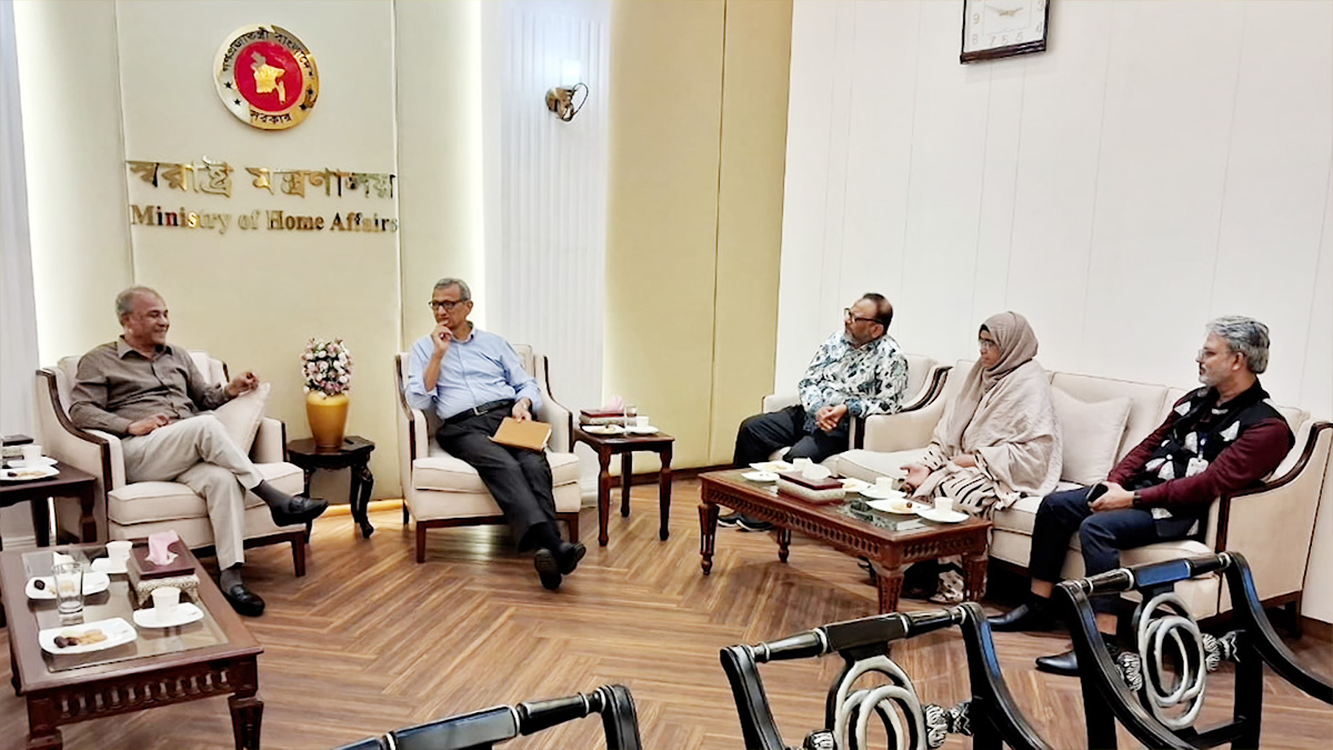সাম্য হত্যার বিচার নিশ্চিতে স্বরাষ্ট্র উপদেষ্টার সাথে ঢাবি প্রতিনিধি দলের সাক্ষাৎ