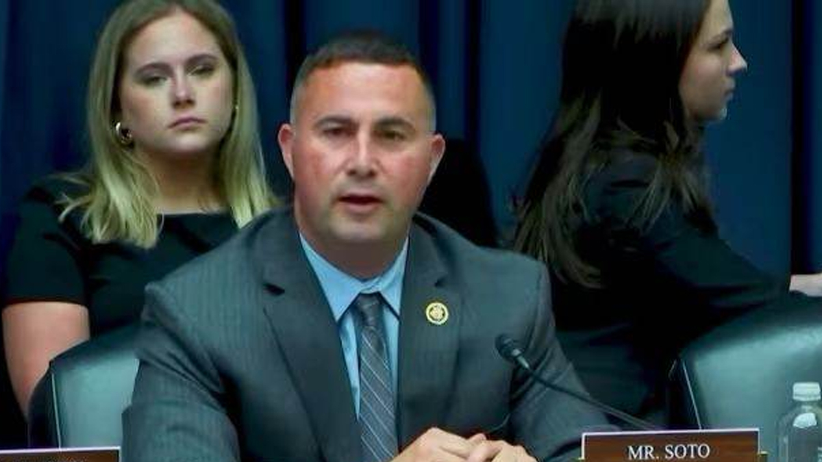 বাংলাদেশে জেন-জি বিপ্লবের প্রশংসায় মার্কিন কংগ্রেসম্যান ড্যারেন সোটো