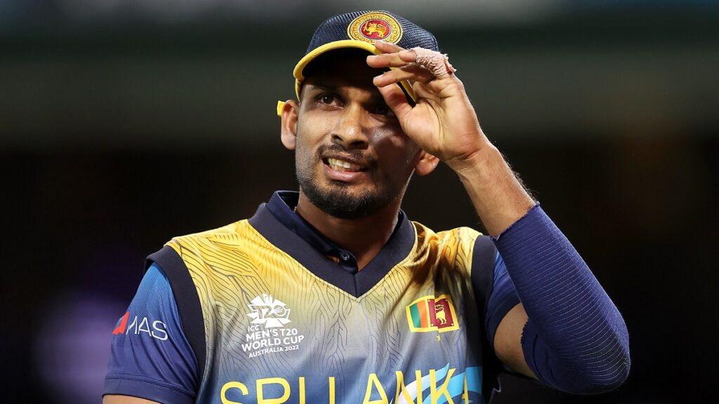 ৩ বলে ৩০ রান দিয়ে ফিক্সিংয়ের সন্দেহে শানাকা