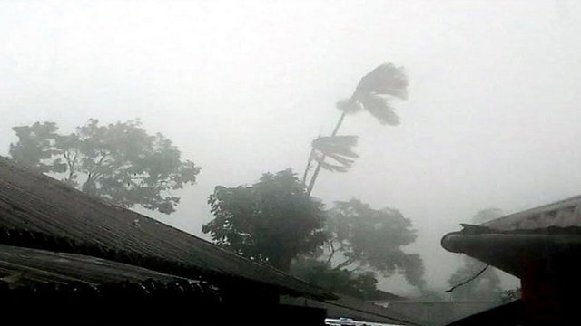 উপকূলে আঘাত হেনেছে সিত্রাং