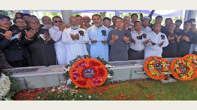 শোক দিবসে পাঁচ হাজার মানুষকে খাবার দিল শেখ রাসেল ক্রীড়া চক্র