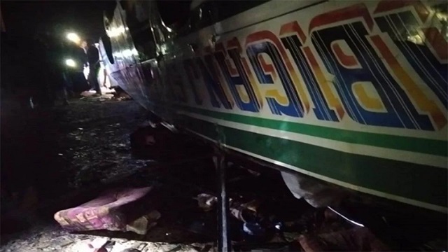 যাত্রীবাহী বাস উল্টে চারজন নিহত, আহত ২০