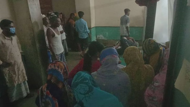 স্ত্রী-শাশুড়িকে কুপিয়ে যুবকের আত্মহত্যার চেষ্টা