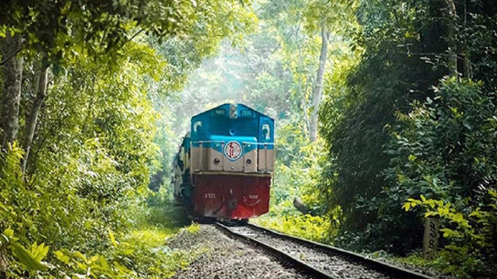 বাড়তি ভাড়ায় কাল থেকে রেলভ্রমণ