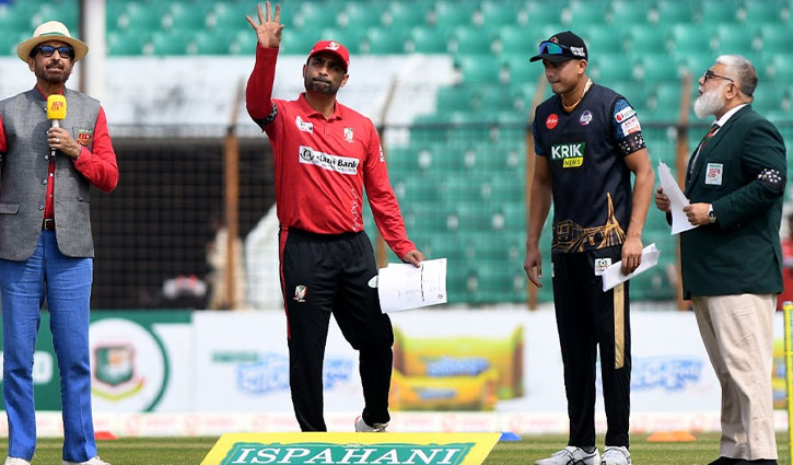 টস জিতে ব্যাটিংয়ে বরিশাল