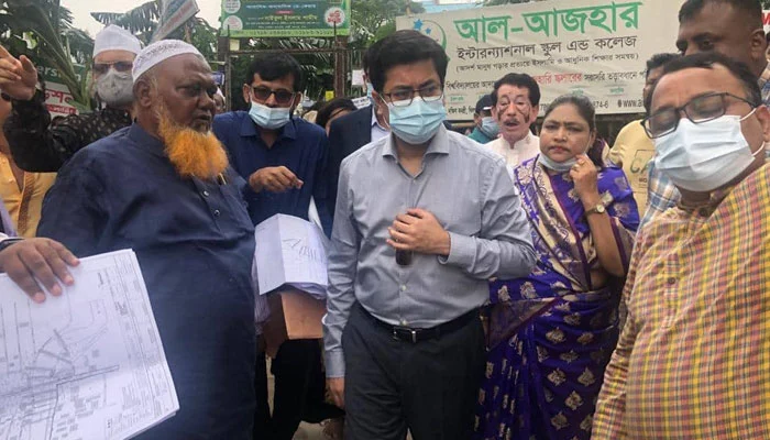 অবৈধ স্থাপনা নির্মাণ চলতে দেখে মেয়র তাপস বললেন, ‘কাজ হবে না, বন্ধ বন্ধ’