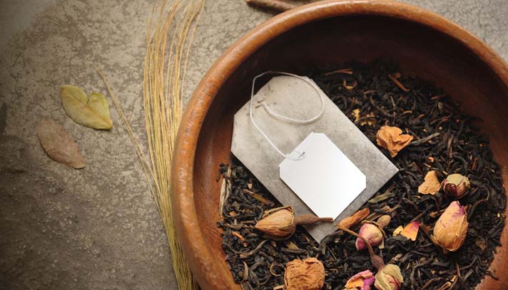 ফেলে দেওয়া চা পাতার যত ব্যবহার