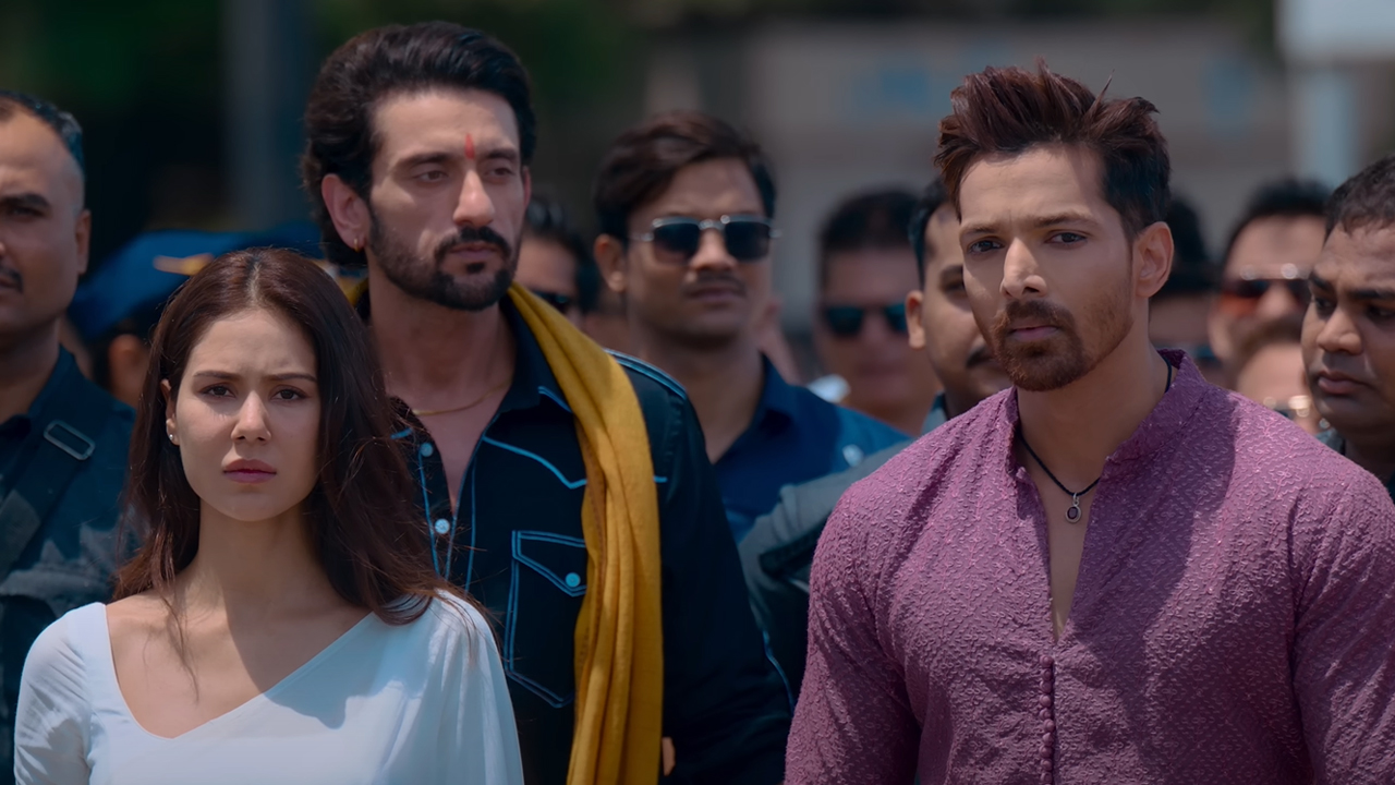 ‘তেরে দিলপে মেরা হাক হে’ গানে মেতেছে নেটিজেনরা