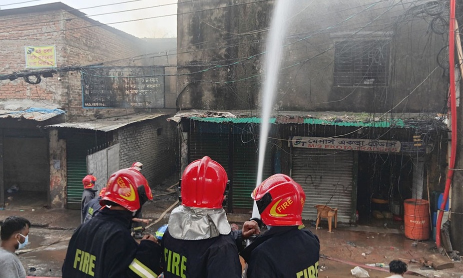 টঙ্গীতে রাসায়নিক গুদামে আগুন: ৬ দিনেও মামলা হয়নি