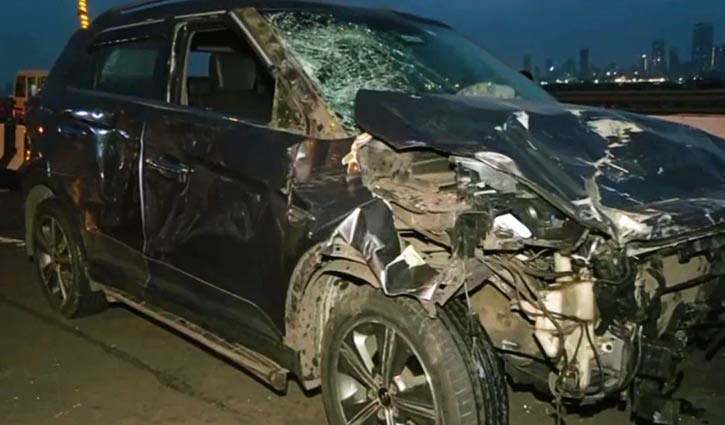 দুর্ঘটনার উদ্ধার কাজের সময় অ্যাম্বুল্যান্সে গাড়ির ধাক্কা, নিহত ৫