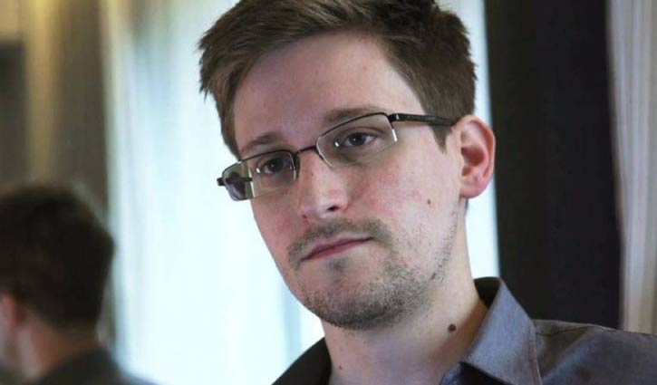 রাশিয়ার নাগরিকত্ব পেলেন স্নোডেন