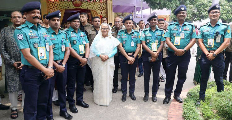 ট্রাফিক তেজগাঁও বিভাগের ব্যবস্থাপনার প্রশংসা করলেন প্রধানমন্ত্রী
