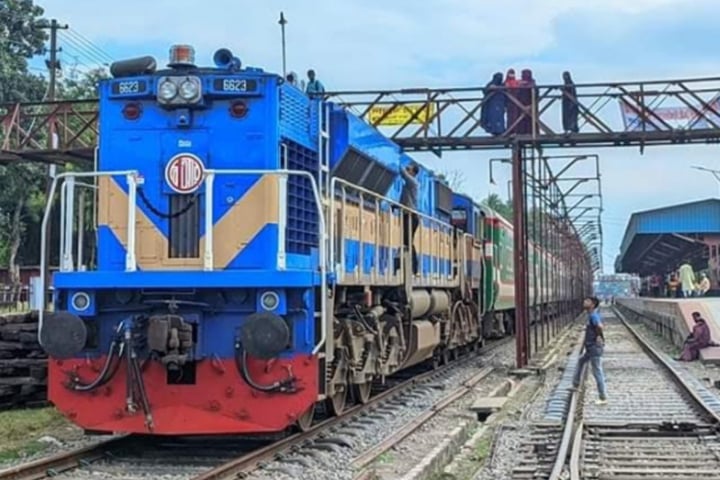 রাজবাড়ী হয়ে পদ্মা সেতু দিয়ে ঢাকায় যাবে আরও দুটি ট্রেন