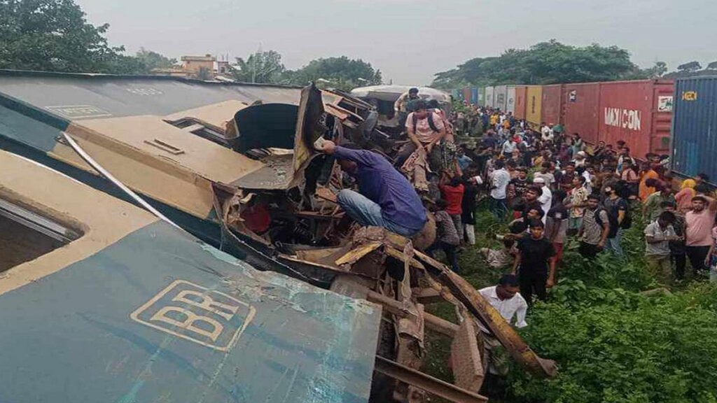 ভৈরবে উদ্ধার অভিযান শেষে ট্রেন চলাচল স্বাভাবিক