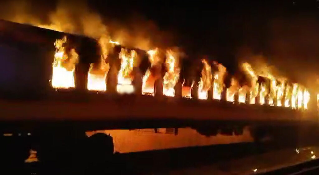 রাজধানীর গোপীবাগে ট্রেনে ভয়াবহ আগুন