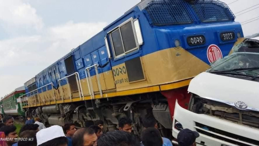 মিরসরাইয়ে ট্রেন দুর্ঘটনা: ৫ জনের অবস্থা আশঙ্কাজনক