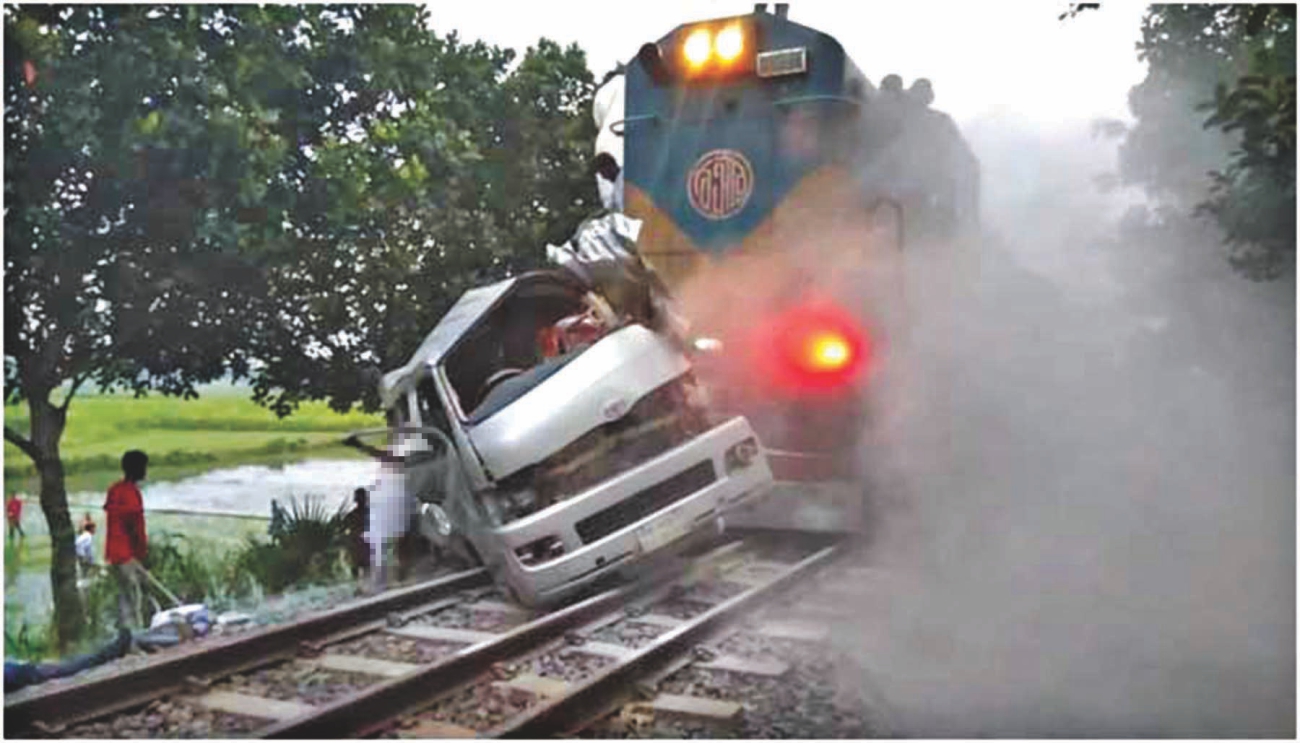 মীরসরাইয়ে ট্রেন দুর্ঘটনায় গেটম্যান আটক