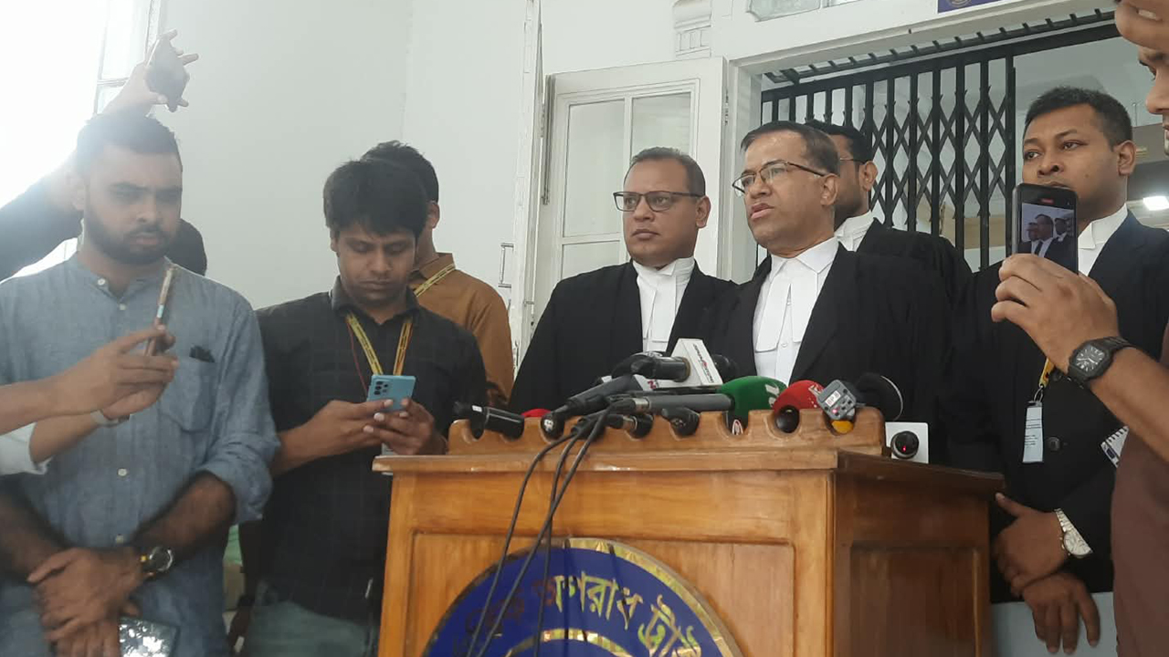 ‘প্রসিকিউশন বলেছে গ্রেপ্তার, আমরা বলি আত্মসমর্পণ’