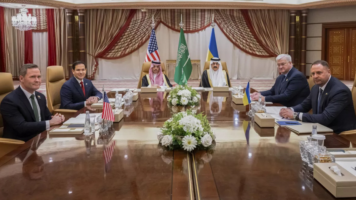 রাশিয়ার সঙ্গে ৩০ দিনের যুদ্ধবিরতিতে রাজি ইউক্রেন