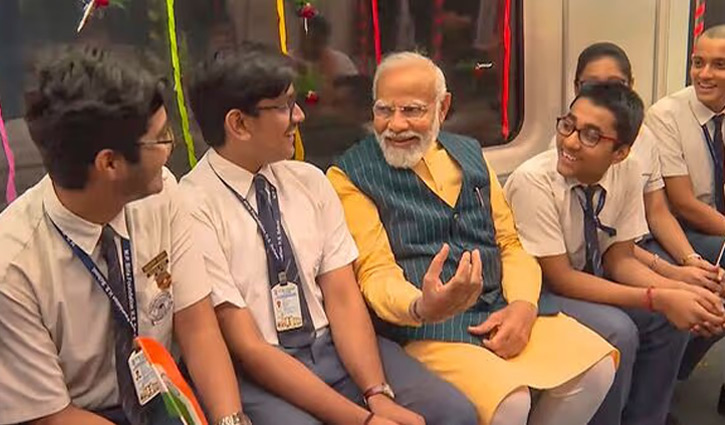 কলকাতায় নদীর নিচে চালু হলো মেট্রোরেল