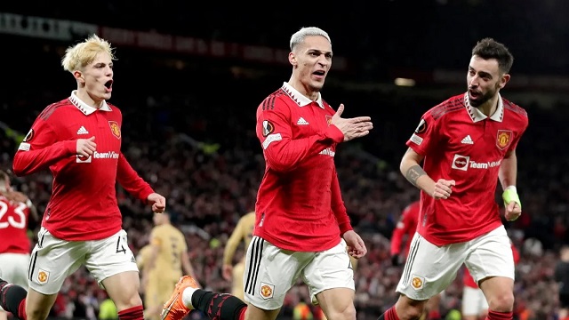 ম্যানইউর মাঠে হেরে বার্সেলোনার বিদায়