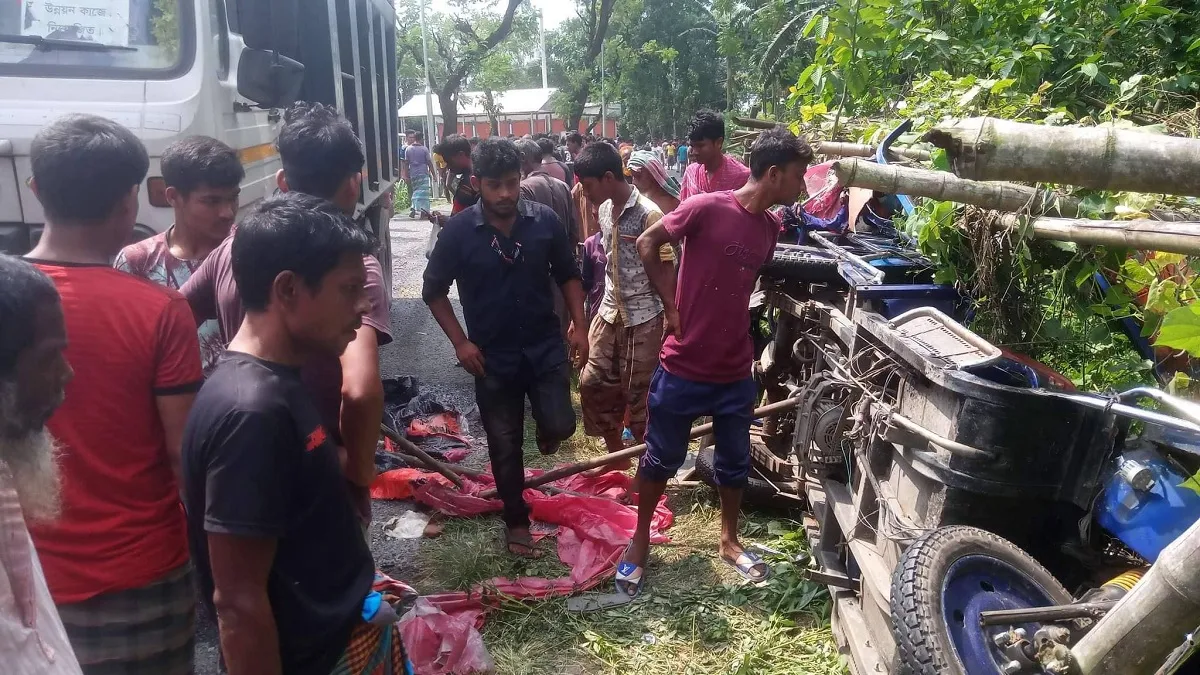 রংপুরে ট্রাক-অটোরিকশার সংঘর্ষ, নিহতের সংখ্যা বেড়ে ৫