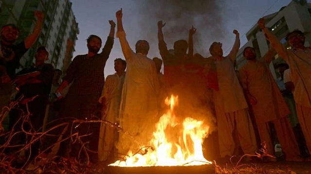 ইমরান খানকে হামলার ঘটনায় উত্তাল পাকিস্তান