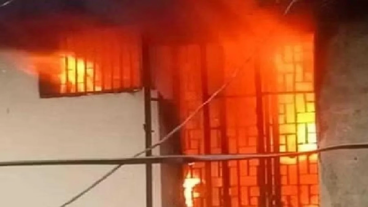 ভারতে মাঝরাতে হঠাৎ হাসপাতালে আগুন, চিকিৎসক দম্পতিসহ নিহত ৬