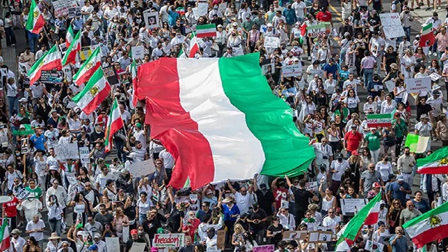 ইরানে চলমান হিজাব আন্দোলনে নিহতের সংখ্যা বেড়ে ৩২৬