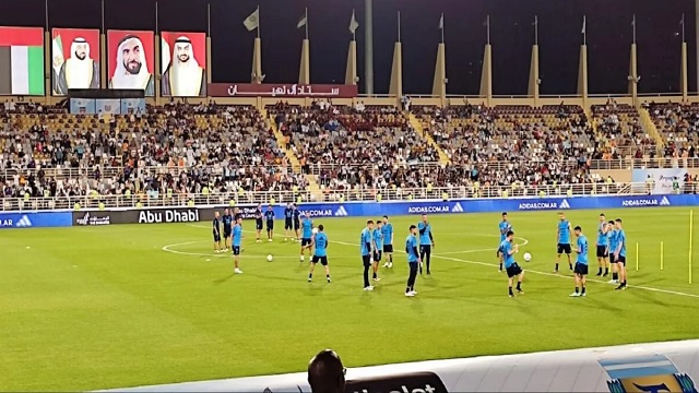 অনুশীলনে মেসিকে স্পর্শ করতে মাঠে ঢুকে পড়ায় আটক ২ ভক্ত