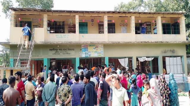 সাতক্ষীরায় শিক্ষার্থীদের যৌন হয়রানি, স্কুলের প্রধান শিক্ষক ও দফতরি গ্রেফতার