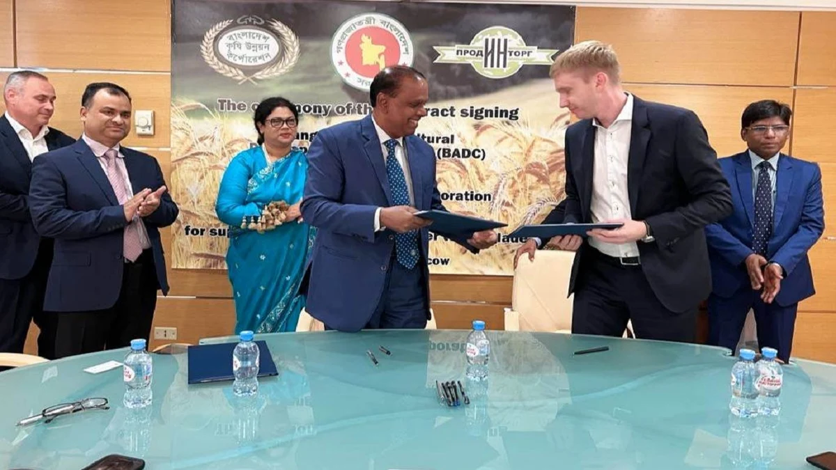 রাশিয়া থেকে ১ লাখ ৮০ হাজার টন সার আনার চুক্তি স্বাক্ষরিত